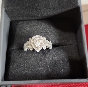 Real diamond engagement ring